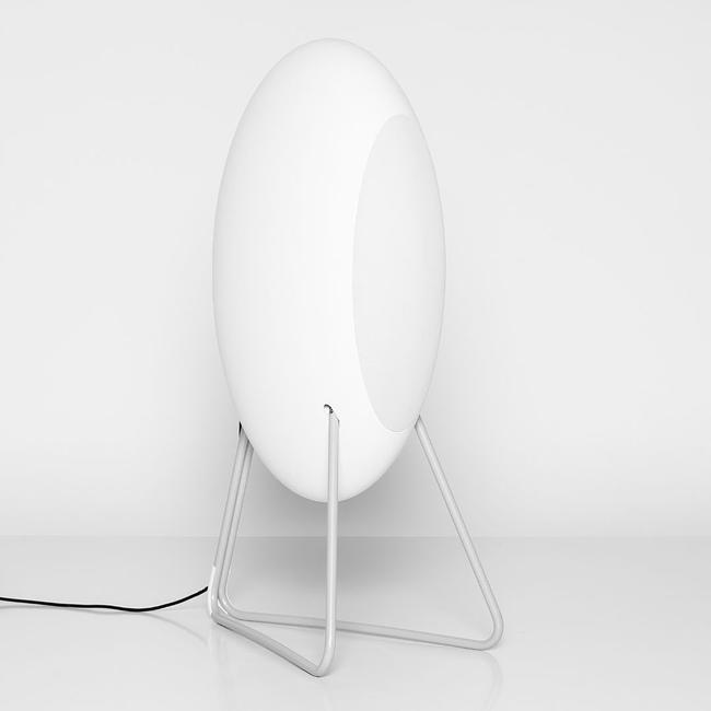 Loutd_musegg. Die preisgekrönte Designikone mit herausragendem Sound jetzt im flexiblen High-End-Abo. Ansicht Seite schräg Modell Weiss