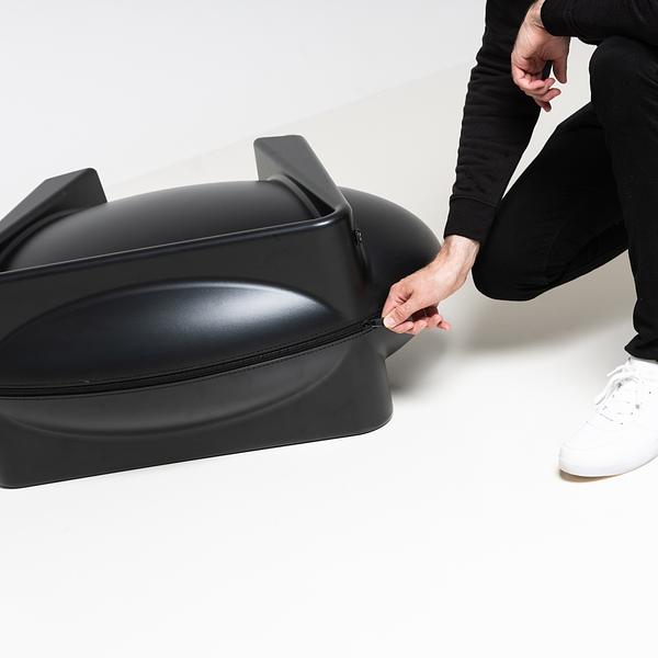 Loutd_musegg Digital High End Speaker Unpacking Schritt 1: Öffne den Reißverschluss des musegg.70 Transportkoffers.