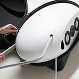 Loutd_musegg Digital High End Speaker Unpacking Schritt 4: Schraube den Standfuß mit den beiden Schrauben fest.